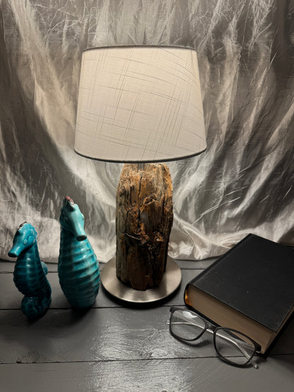 Treibholzlampe Nordseelicht Garding mit rundem Lampenschirm 20 cm Weiß und warmem Licht