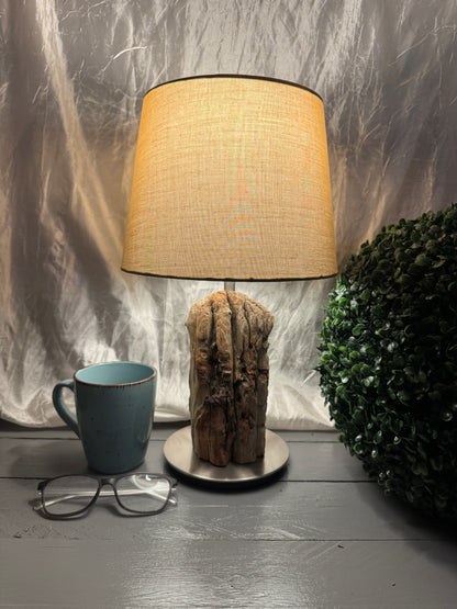 Treibholzlampe Nordseelicht Hallig Hooge mit rundem Lampenschirm 24 cm Taupe und warmem Licht
