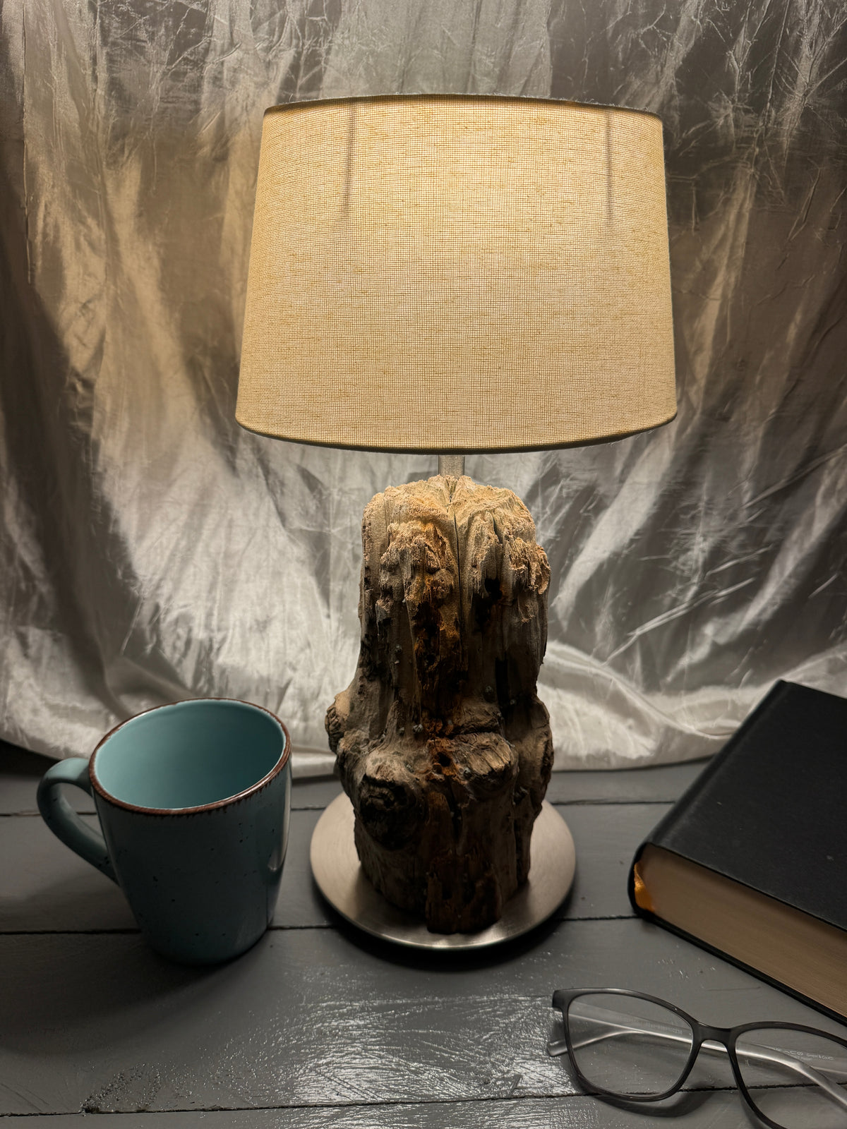 Treibholzlampe Nordseelicht Nordstrand mit ovalem Lampenschirm Beige und warmem Licht