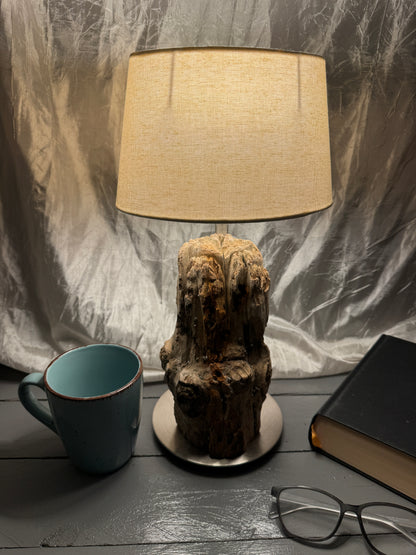Treibholzlampe Nordseelicht Nordstrand mit ovalem Lampenschirm Beige und warmem Licht