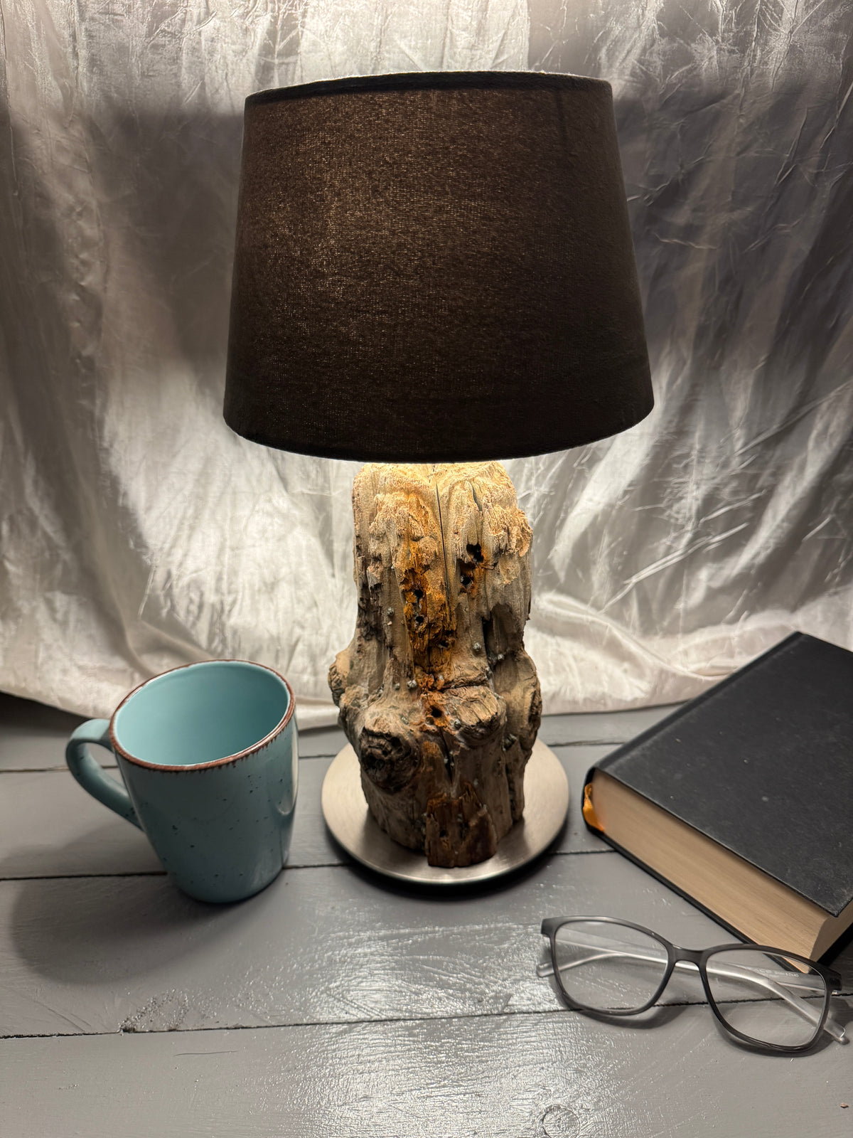 Treibholzlampe Nordseelicht Nordstrand mit rundem Lampenschirm 20 cm Grau Samt und warmem Licht
