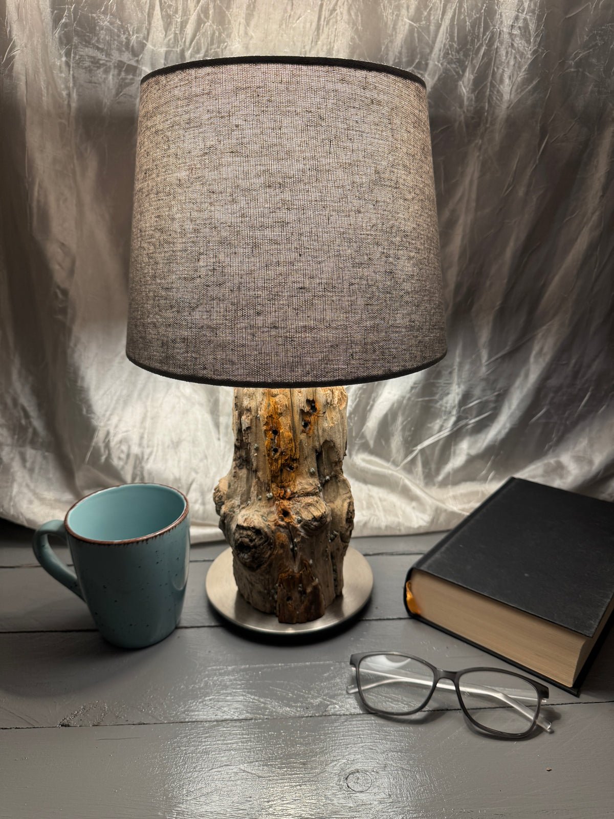 Treibholzlampe Nordseelicht Nordstrand mit rundem Lampenschirm 24 cm Grau und warmem Licht