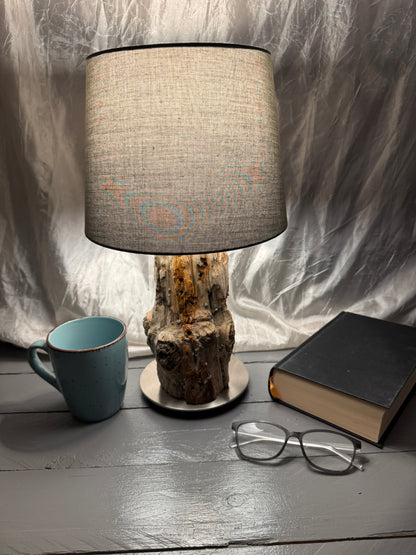 Treibholzlampe Nordseelicht Nordstrand mit rundem Lampenschirm 24 cm Grau und warmem Licht