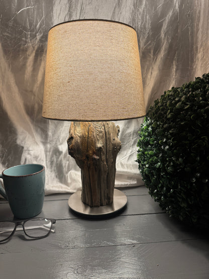 Treibholzlampe Nordseelicht Oldenswort mit rundem Lampenschirm 24 cm Beige und warmem Licht