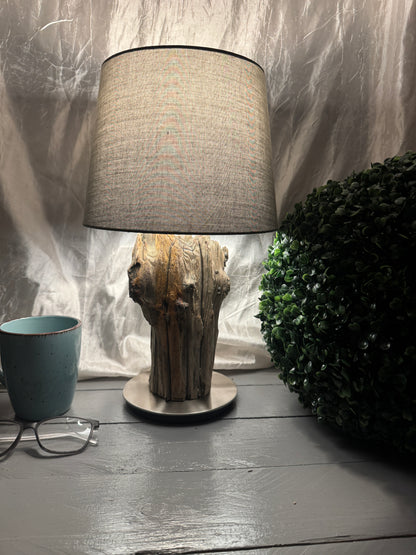 Treibholzlampe Nordseelicht Oldenswort mit rundem Lampenschirm 24 cm Dunkelgrau und warmem Licht