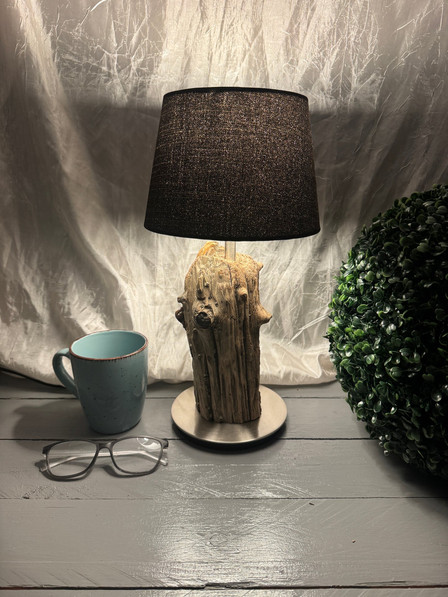 Detailansicht der Treibholzlampe Nordseelicht Oldenswort aus Nordsee-Treibholz