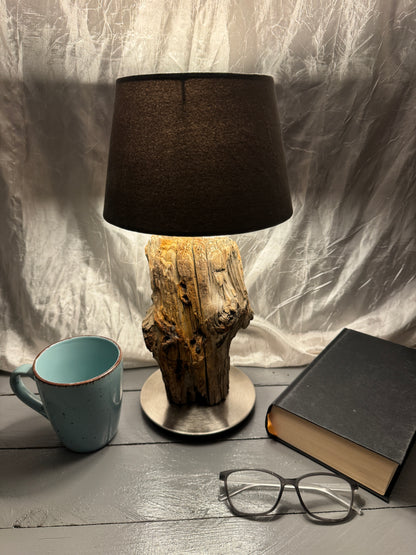 Treibholzlampe Nordseelicht Pellworm mit rundem Lampenschirm 20 cm Grau Samt und warmem Licht