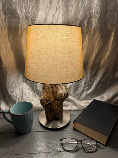 Treibholzlampe Nordseelicht Pellworm mit rundem Lampenschirm 24 cm Taupe und warmem Licht
