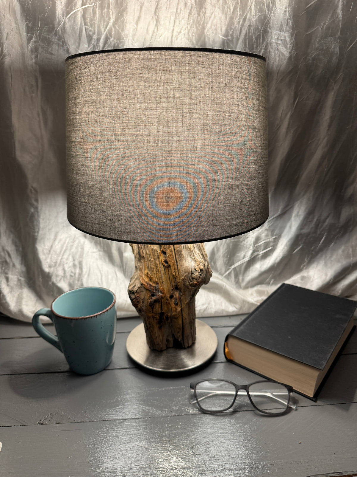 Treibholzlampe Nordseelicht Pellworm mit rundem Lampenschirm 28 cm Dunkelgrau und warmem Licht