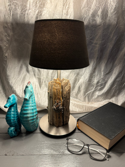 Treibholzlampe Nordseelicht Poppenbüll mit rundem Lampenschirm 20 cm Grau Samt und warmem Licht
