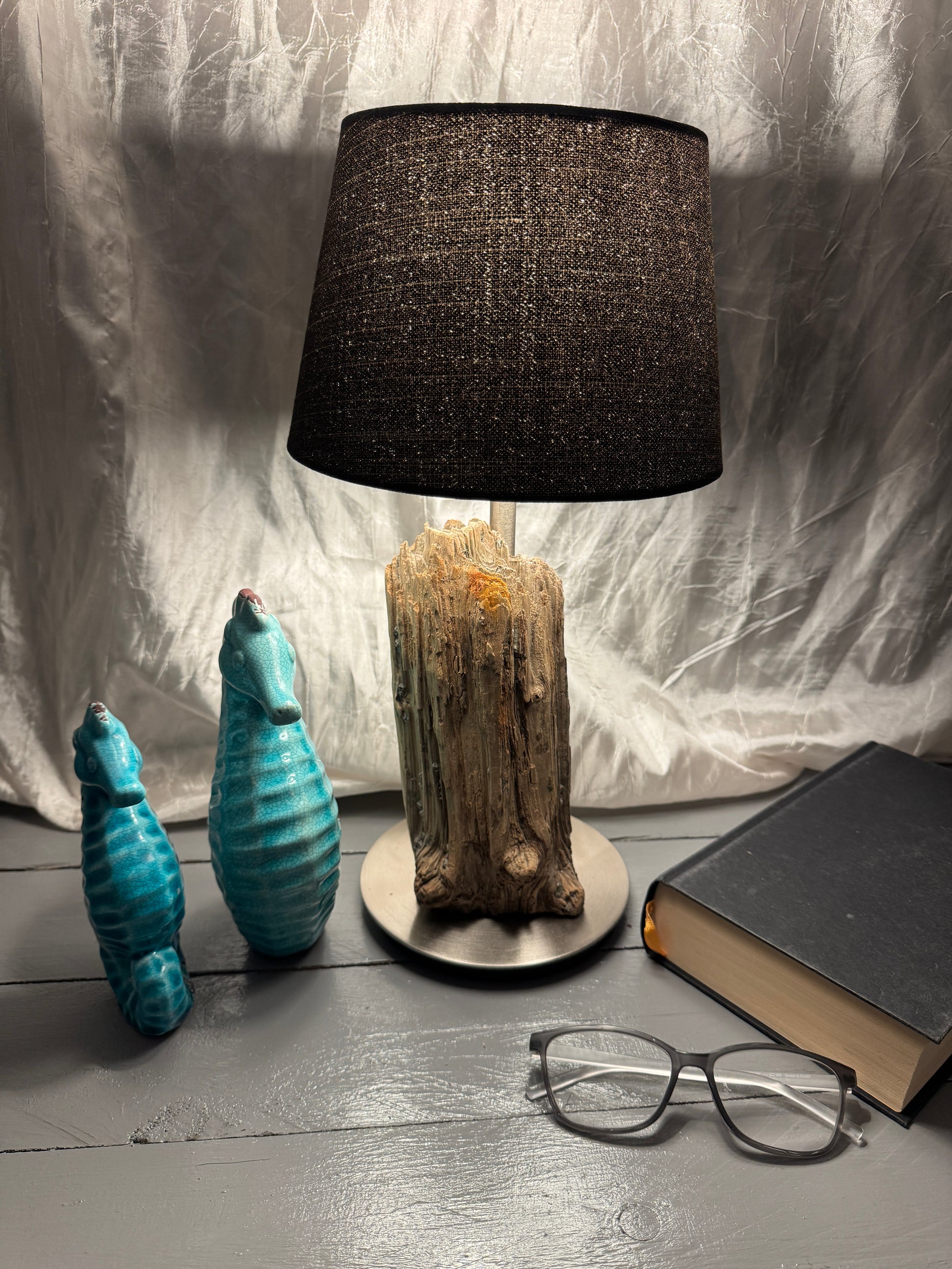 Detailansicht der Treibholzlampe Nordseelicht Vollerwiek aus Nordsee-Treibholz