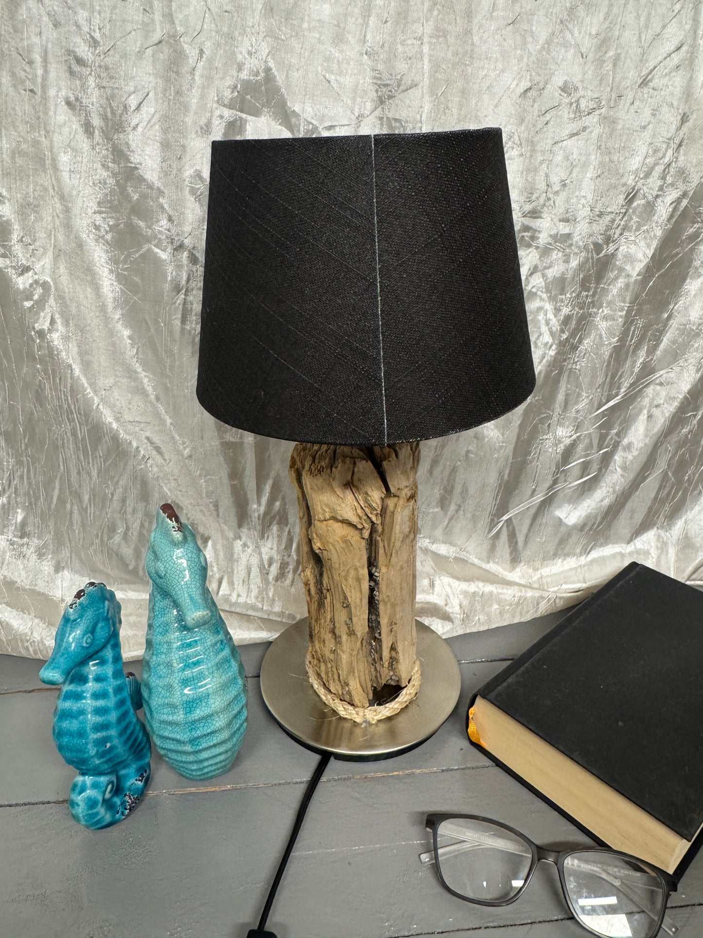 Detailansicht der Treibholzlampe Nordseelicht Wattenmeer aus Nordsee-Treibholz