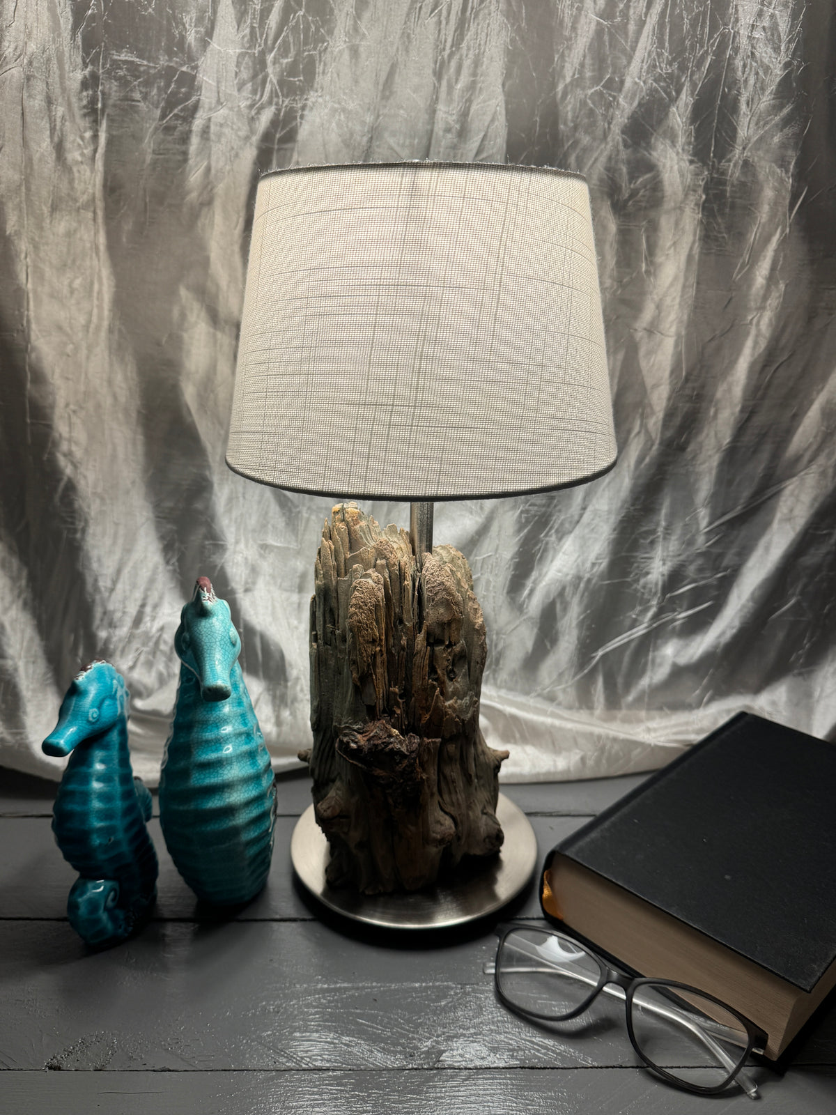 Treibholzlampe Nordseelicht Witzwort mit rundem Lampenschirm 20 cm Weiß und warmem Licht