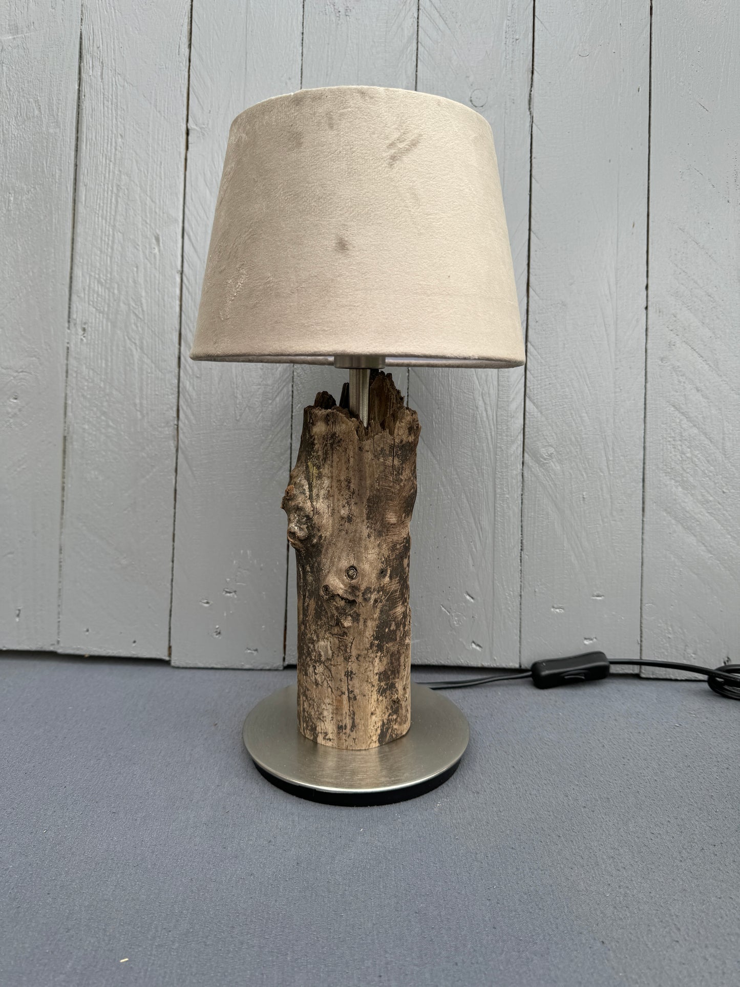 Maritime Treibholzlampe aus Ostseeholz der Eckernförder Bucht – Frontansicht