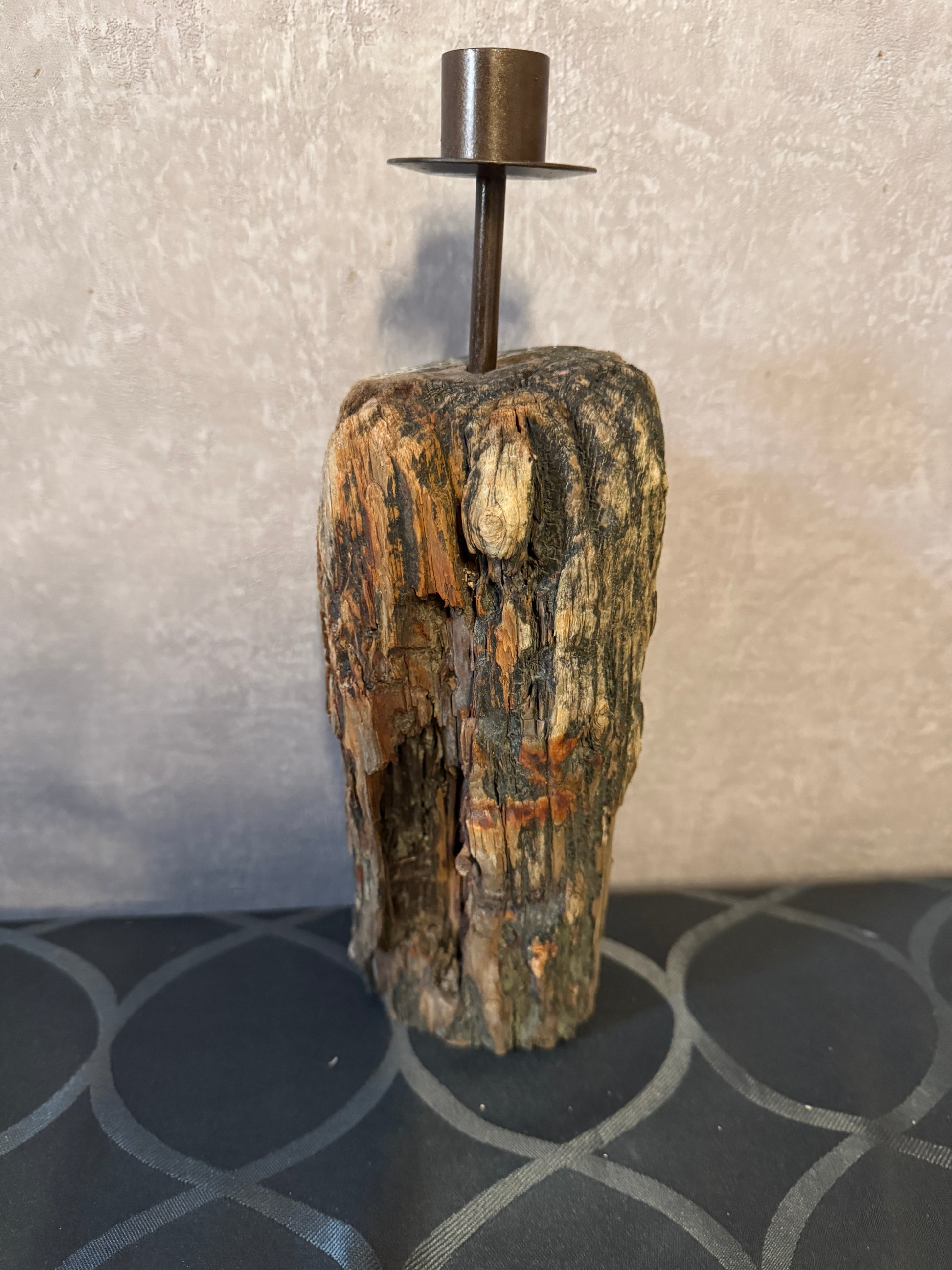 Treibholz Kerzenhalter mit sichtbaren Metallresten